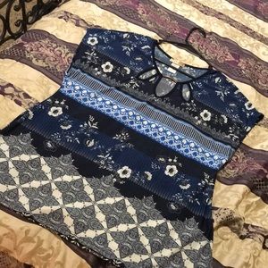 ✨Blue & White Floral Shirt 👚✨